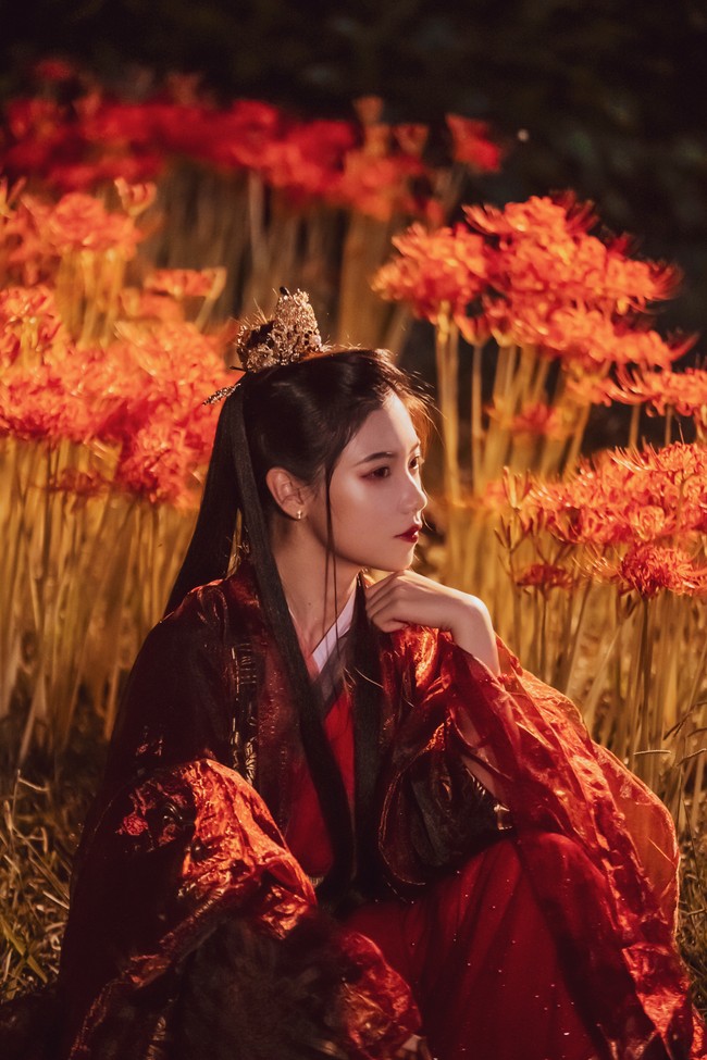 彼岸花# 夜景篇《遇螢》mv裡的紅衣公pan子gu… - 半次元 - acg愛好